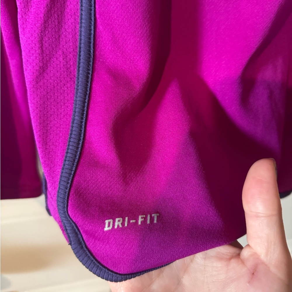 2/for $20 🪩 NIKE Women's Dri-Fit Long Sleeve Tee (Medium) - Picture 4 of 8